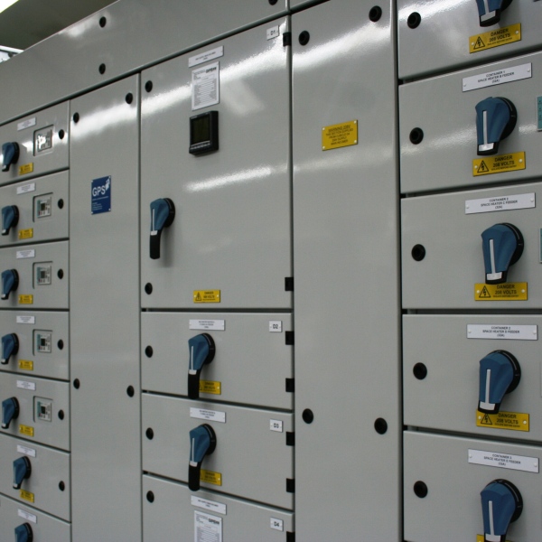 Offshore platform desalination plant